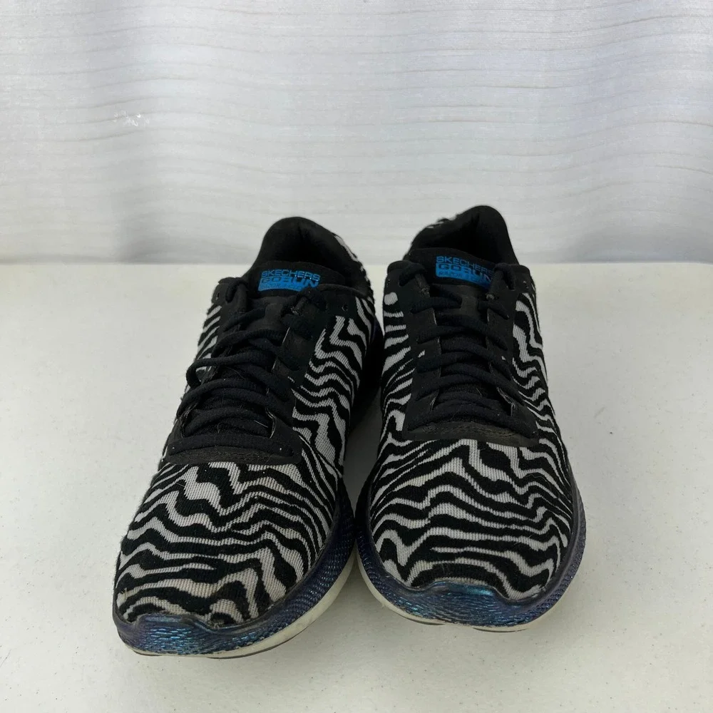Skechers Go Run Razor 3 Cloak Running Shoes Womens 6 Black Zebra Lace Up Low Top